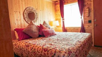 1 bedroom, iron/ironing board, travel cot, WiFi
