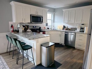 Private kitchen - Spacious Long Pond House, near all attractions (Long Pond)