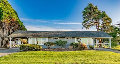 Rm 4 Sequim lavender · 4-Water View-Beach access-Sequim's Lavender Room