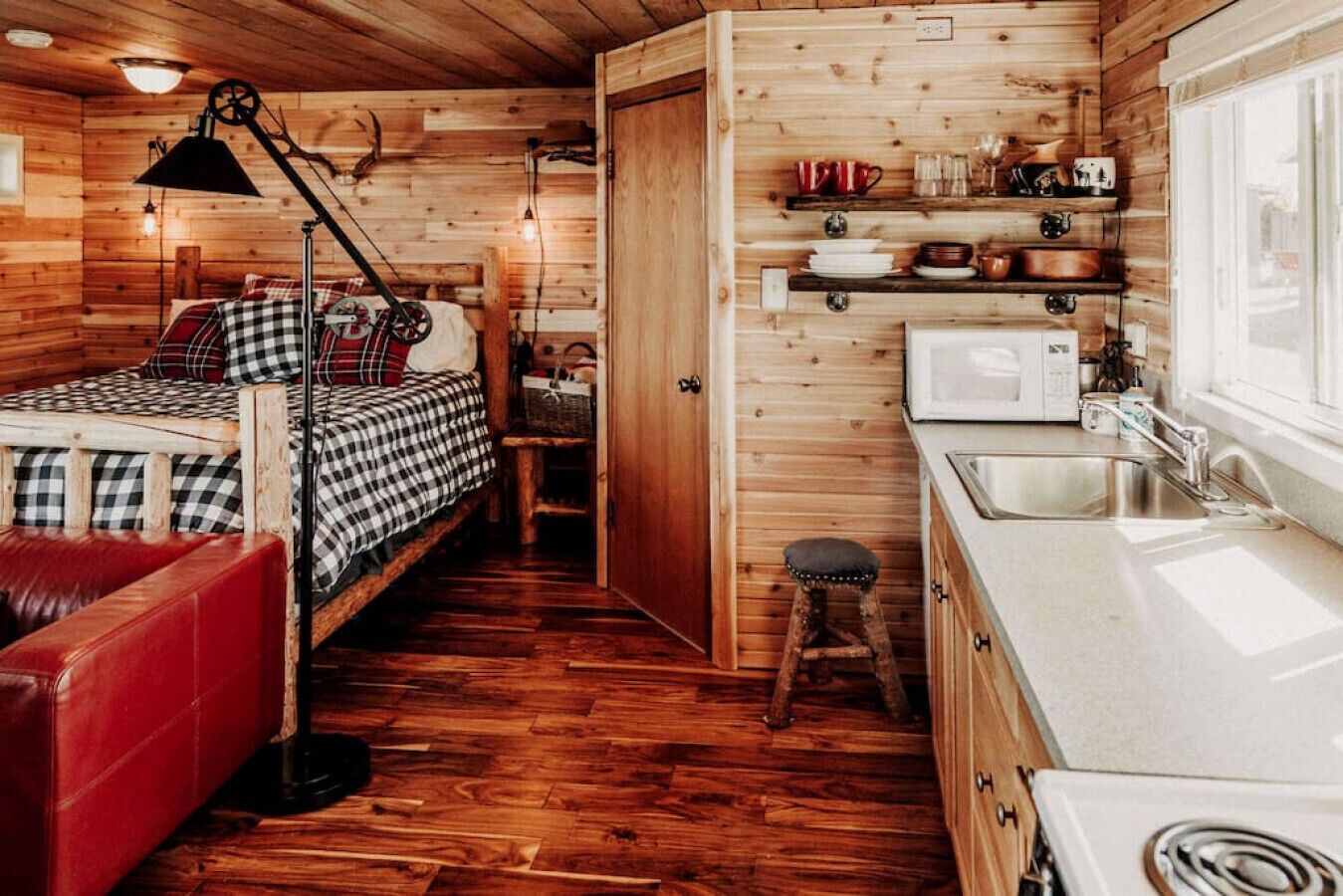 Bügeleisen/Bügelbrett, Reisekinderbett, kostenloses WLAN, Bettwäsche