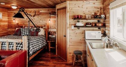 3-Rustic Cabin · 3-NW Rustic Cabin on the water-Beach-full kitchen