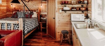 3-Rustic Cabin · 3-NW Rustic Cabin on the water-Beach-full kitchen