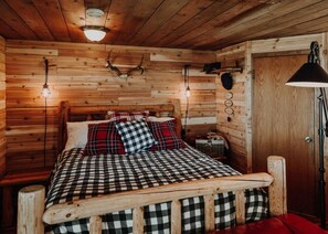 Iron/ironing board, travel crib, free WiFi, bed sheets