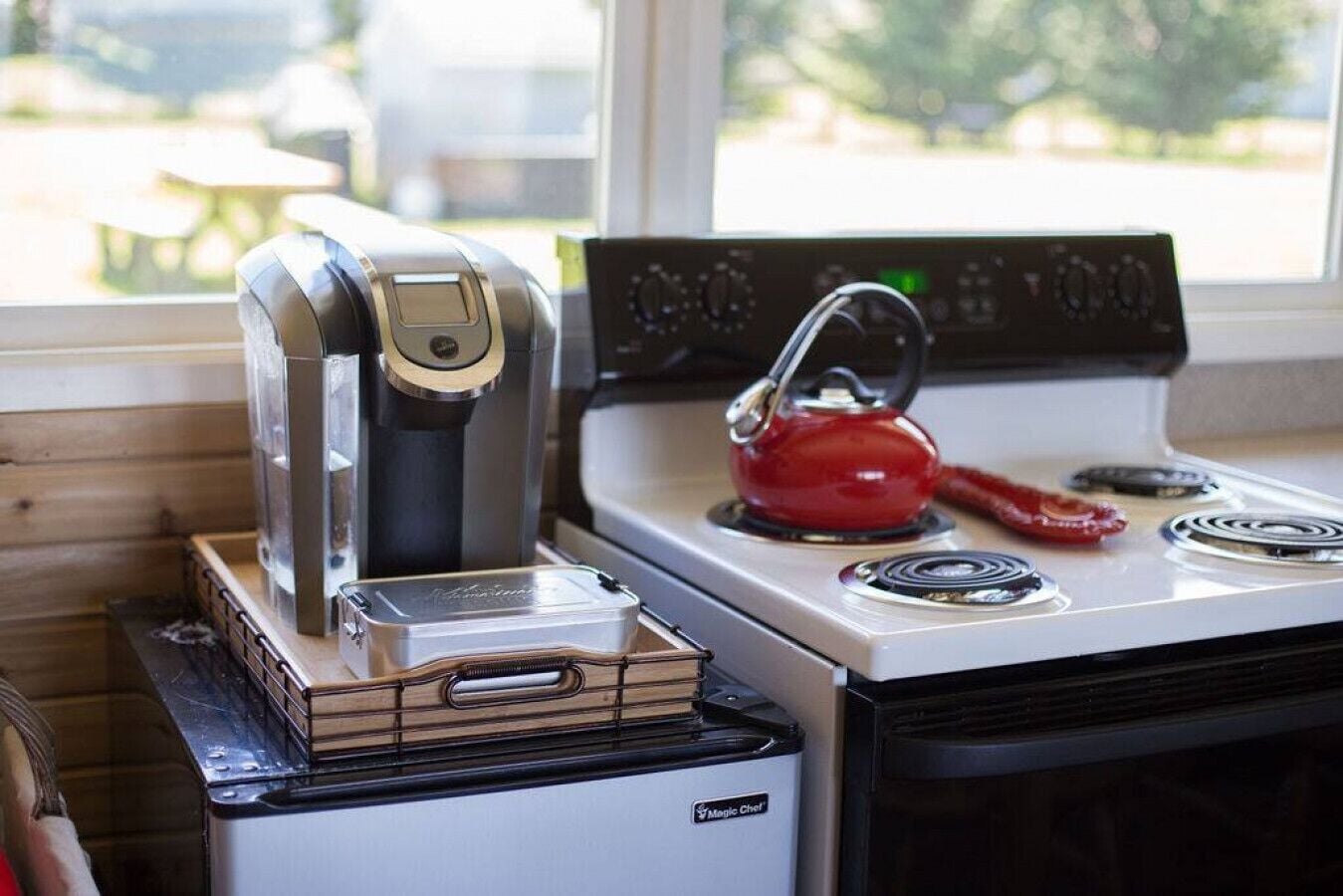 Coffee/tea maker, fridge, microwave, oven
