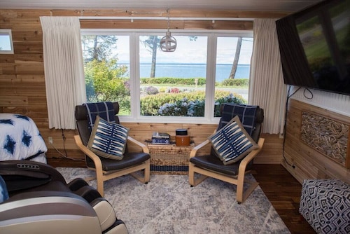 5- Hot Tub & Massage Chair- Water view Cottage