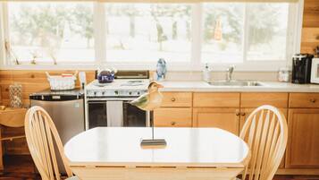 Coffee/tea maker, fridge, microwave, oven