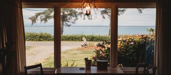 # 6 Boho Romantic Suite Hot Tub  Private Beach-Kitchenette