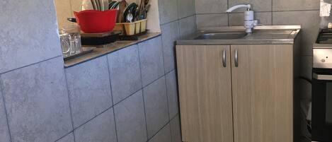 Réfrigérateur dans l'espace commun, micro-ondes dans l'espace commun