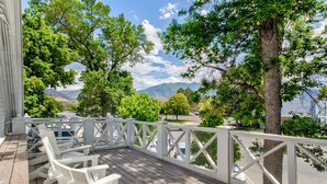 Terrace/patio - Suite 1 (Presidential Suite) | Historic Art City Inn (Springville)
