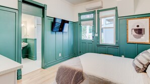 1 bedroom, desk, iron/ironing board, travel crib - Suite 6 | Historic Art City Inn (Springville)