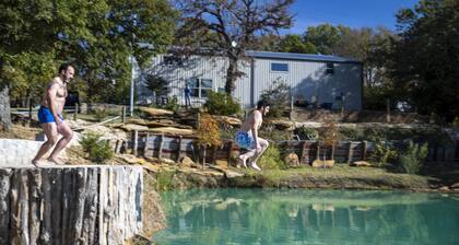 Fisherman's Cabin 1 - Walkable to the Red River!