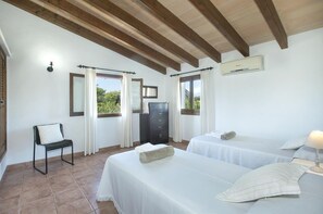4 Schlafzimmer, BĂŒgeleisen/BĂŒgelbrett, Reisekinderbett, kostenloses WLAN
