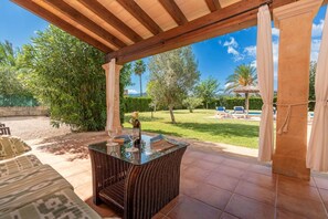 تناول الطعام بالخارج