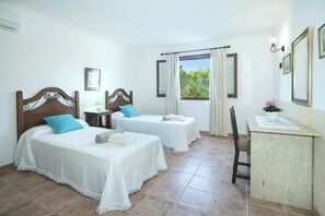 4 عدّة غرف نوم ومكواة/لوح كي وسرير سفر وواي فاي مجانًا