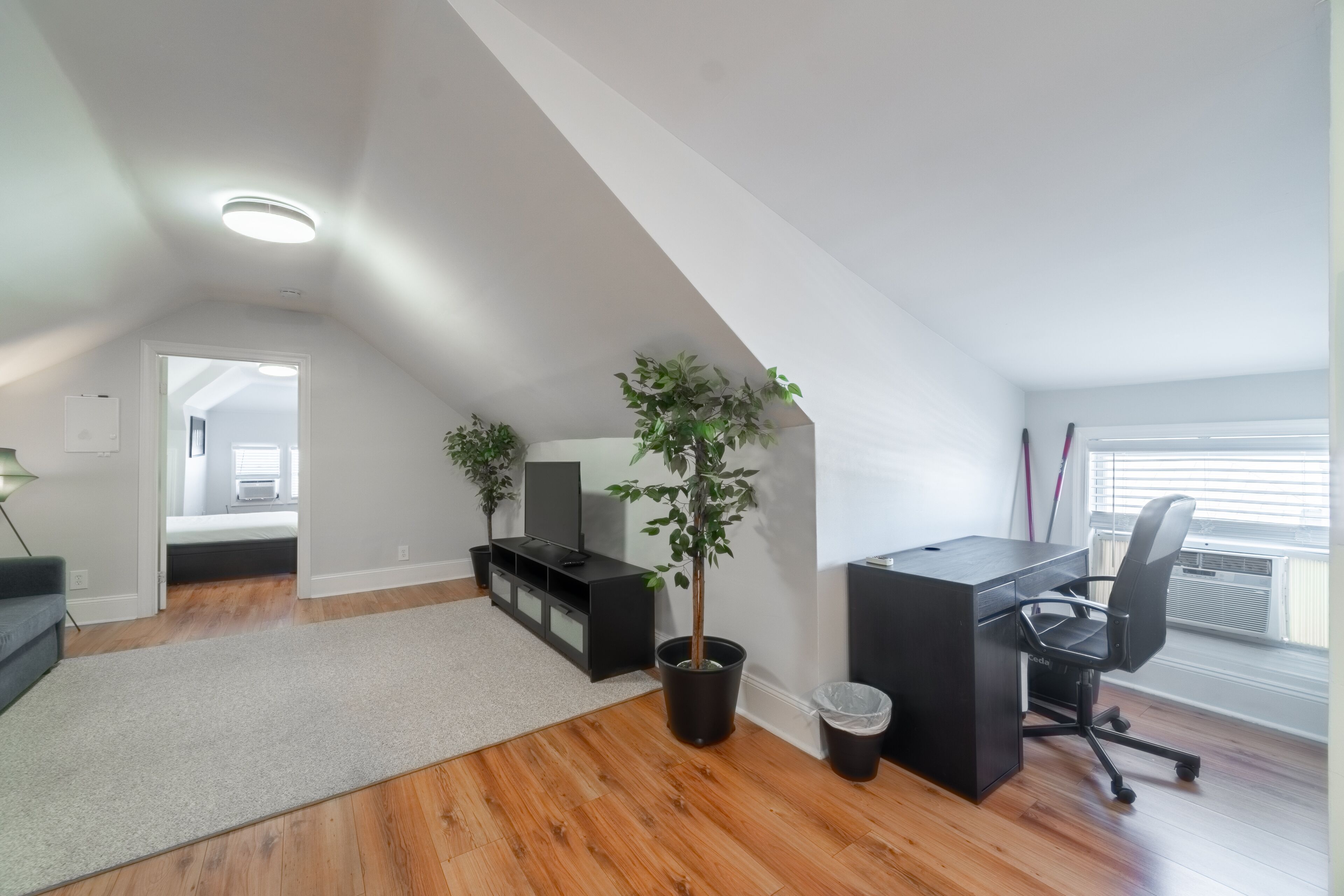 NYC -> 20 Mins, Fiber, workspace , 2 guests