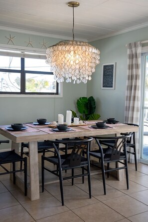 Dining - Relaxing 2-Bedroom Beach Cottage(Entire 2nd Floor) (Panama City Beach)