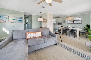 Smart TV - Relaxing 2-Bedroom Beach Cottage(Entire 2nd Floor) (Panama City Beach)