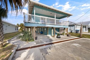 Exterior - Relaxing 2-Bedroom Beach Cottage(Entire 2nd Floor) (Panama City Beach)