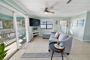 Smart TV - Relaxing 2-Bedroom Beach Cottage(Entire 2nd Floor) (Panama City Beach)
