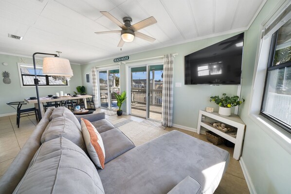 Smart TV - Relaxing 2-Bedroom Beach Cottage(Entire 2nd Floor) (Panama City Beach)