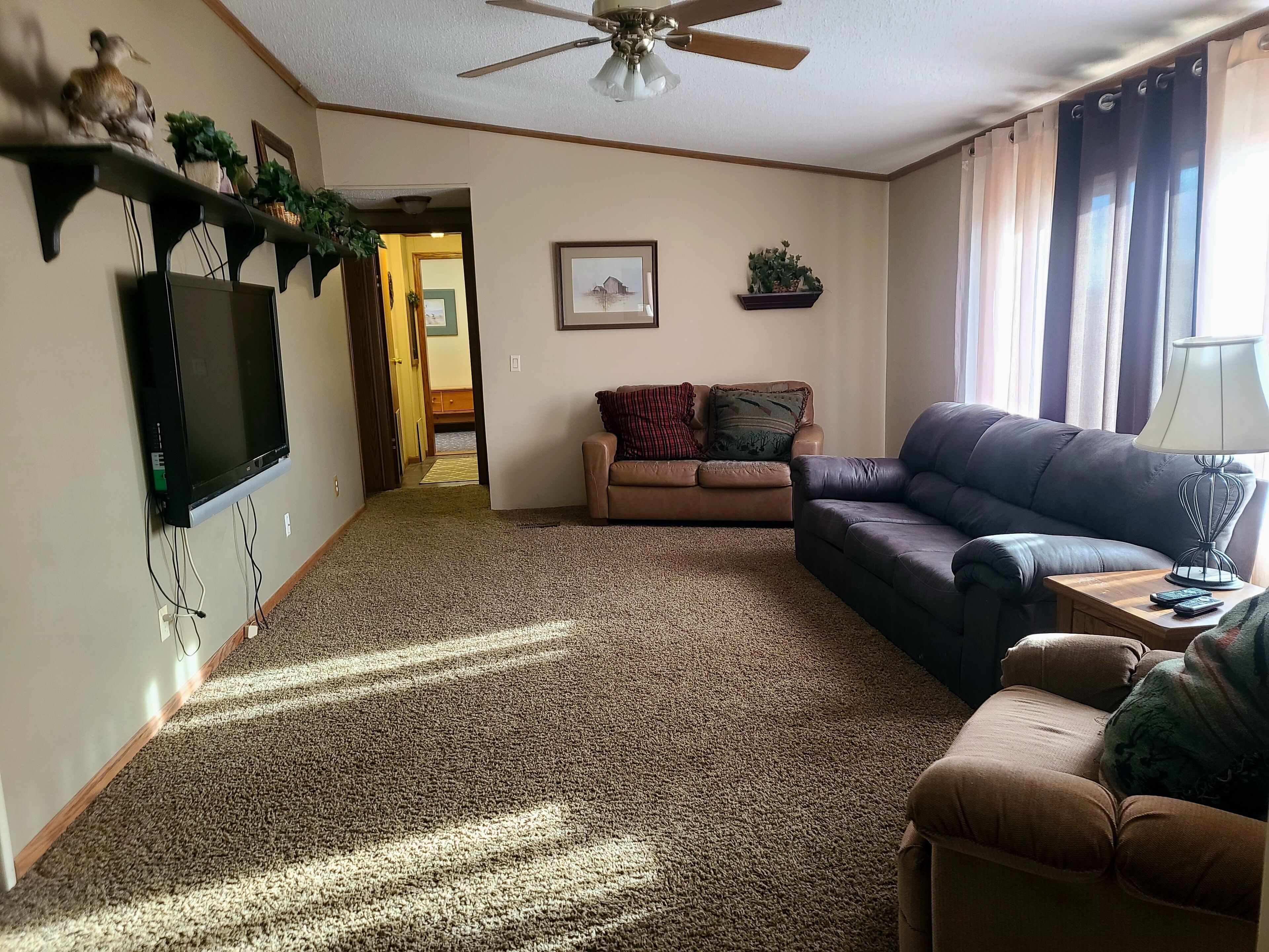 Standard Cabin, 5 Bedrooms, Kitchen | Living area | 40-inch Smart TV with satellite channels