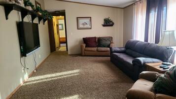 Standard Cabin, 5 Bedrooms, Kitchen | Living area | 40-inch Smart TV with satellite channels