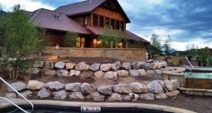 🏔MOUNTAIN CHARM - 2 BDR Apt KITCHEN Downtown GWS