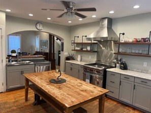 Fridge, microwave, oven, stovetop - Mountain Classic NEW *Arcade/Air Hockey* 5 Suites! (Glenwood Springs)