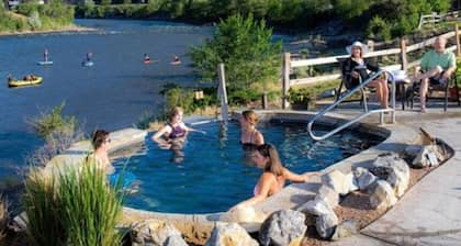 CABIN 03- Remodeled Cozy Rustic-Luxury w/ Kitchen