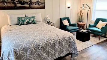 Työpöytä, silitysrauta/-lauta, vauvan matkasänky, ilmainen Wi-Fi