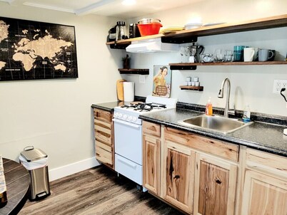 CABIN 03- Remodeled Cozy Rustic-Luxury w/ Kitchen