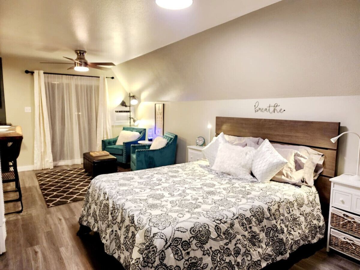 Desk, iron/ironing board, travel crib, WiFi