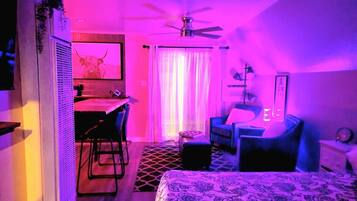 Desk, iron/ironing board, travel cot, WiFi