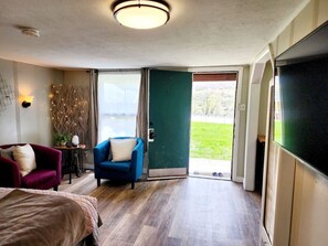 Desk, iron/ironing board, travel cot, WiFi