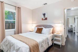 4 bedrooms, free WiFi, bed sheets