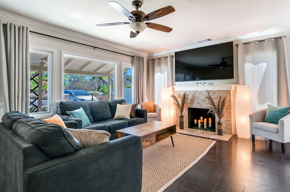 Smart TV, fireplace