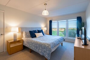 3 bedrooms, WiFi, bed sheets, wheelchair access