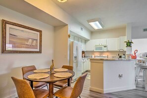 Dining - Airy Fort Myers Condo ~ 4 Mi to Beach! (Fort Myers)