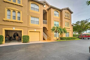 Exterior - Airy Fort Myers Condo ~ 4 Mi to Beach! (Fort Myers)