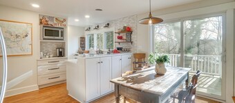 'The Porch House' Located in Historic Village