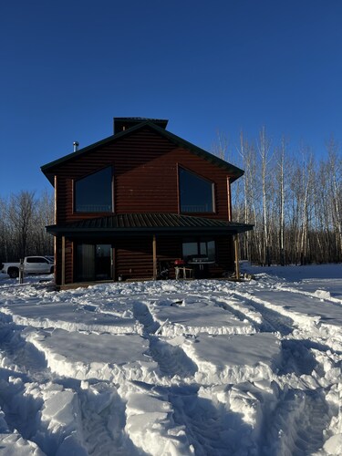 Peaceful secluded cabin w/ firepit and great hiking trails