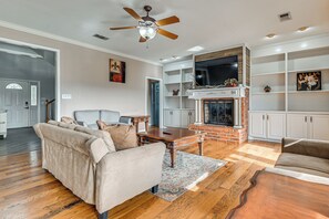 Fernseher, Tischtennisplatte