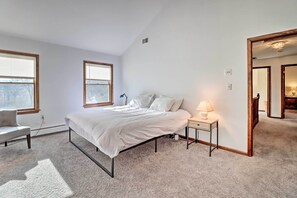 4 bedrooms, desk, iron/ironing board, travel cot