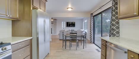 Fridge, microwave, stovetop, dishwasher