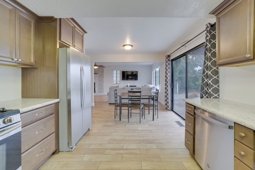 Pet-Friendly Hollister Getaway w/ Grill!