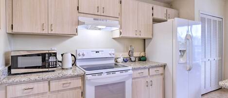 Refrigerador, microondas, parrilla de estufa y lavavajillas