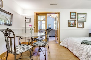 1 Schlafzimmer, Schreibtisch, Internetzugang, Bettwäsche