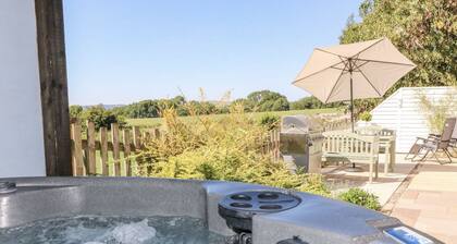 The Coach House 5*, Private Hot tub, Derbyshire Dales/Peak District.