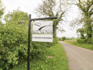 A sign for Bank Top Farm holiday cottages.