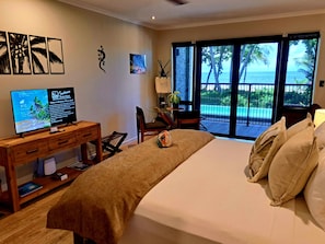 Beach View Suite: King Bed